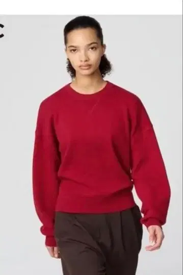 UNIQLO 올해 신상 크림슨 컬러 코튼 크루넥 스웨터