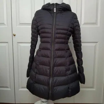 후드 부착 블랙 다운 자켓 38