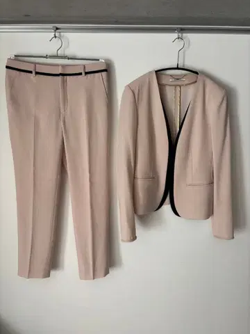 인기! Beige cindy 수트 셋업 핑크 베이지 x 블랙 사이즈 2