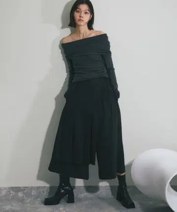 SMILE ORCHID 랩 디자인 하프 팬츠