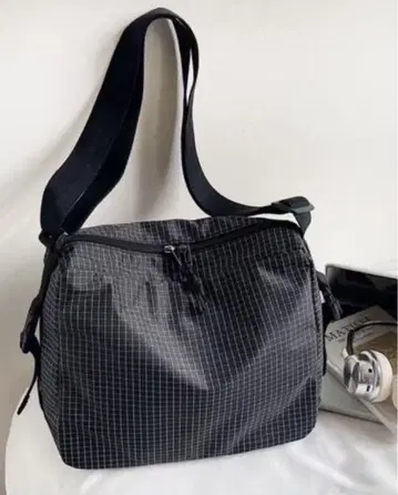 블랙 체크 무늬 숄더백