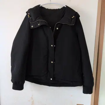 소니 엘라벨 블랙 다운 자켓 후드 부착