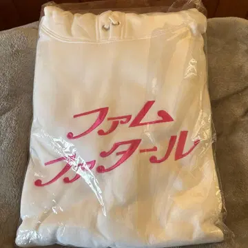 Femme Fatale 후드티