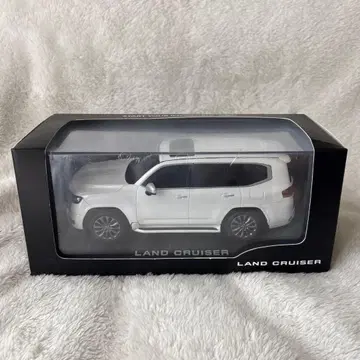 TOYOTA 랜드크루저 300 화이트 카 샘플