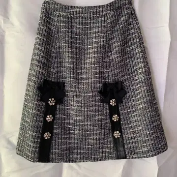 트위드 A라인 미니 스커트 블랙과 화이트