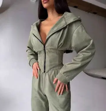 올리브 그린 후드 부착 셋업