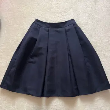 엠-프리미어 블랙 플레어 스커트 네이비