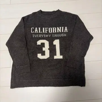 브라운 로고 니트