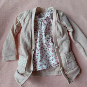 연한 핑크 가디건 꽃무늬 이너 인형 의류 세트