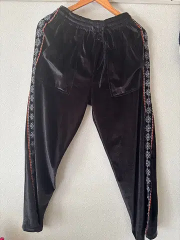 Emerald Motel 벨로아 팬츠 블랙