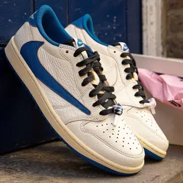 Travis Scott fragment design Jordan 1