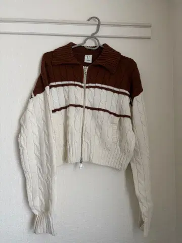 브라운 화이트 케이블 짜임 니트 스웨터