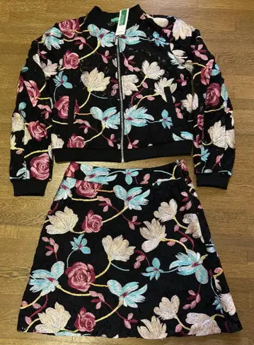 UNITEDCOLORSOFBENETTON 꽃무늬 자수 스커트 셋업