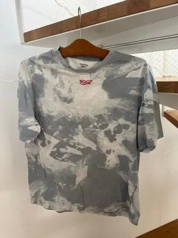Reebok 타이다이 패턴 T셔츠 M 사이즈