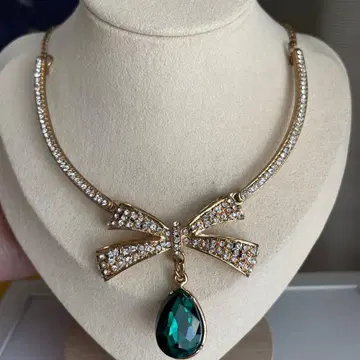 그린 스톤 목걸이