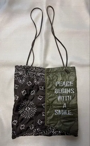 마니프리 반다나 패턴 퀼팅 숄더백