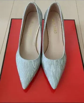 새상품급 실버 글리터 스틸레토