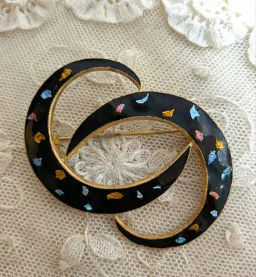 두 개의 마주 본 초승달 컬러풀한 박 느낌 페인트 브로치 프랑스 빈티지