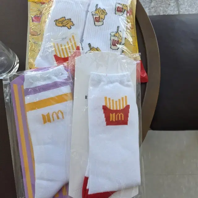 bts 맥도날드 콜라보 희소성있는 양말 4켤레
