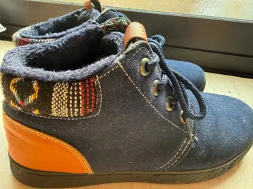 네이비 플리스 라이닝 스니커즈