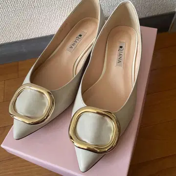 [ 새상품 ] DIANA 아이보리 스틸레토 펌프스