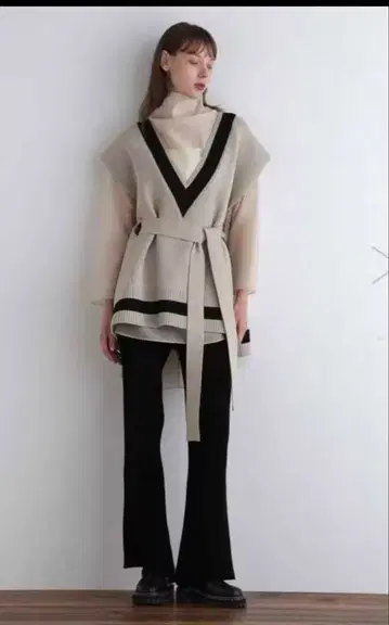 [ LE PHIL ] 루필 스폰디쉬 라인 니트 베스트