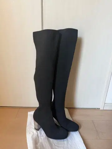 블랙 니하이 부츠 메탈릭 힐