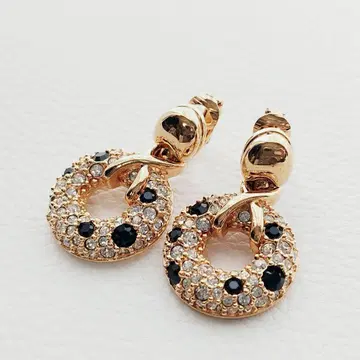 SWAROVSKI 스와로브스키 귀찌 서클 파베 스톤