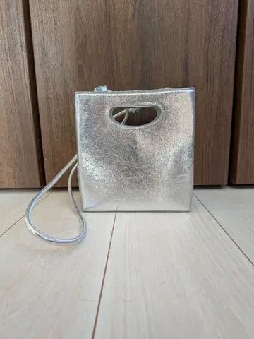 실버 핸들 포함 숄더백