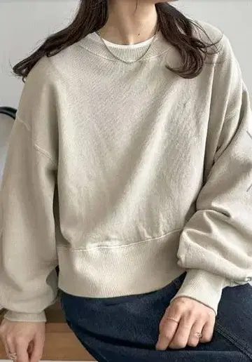 베이지 볼륨 슬리브 맨투맨