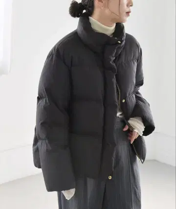 [새상품급] quaranciel 스탠드 카라 플레어 다운 코트