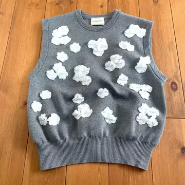 united arrows 3D 플라워 모티브 슬리브리스 니트 베스트