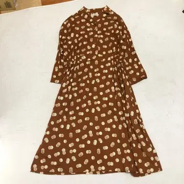 올 패턴 모티브 원피스 카멜 컬러 허리밴딩 루즈핏 설계