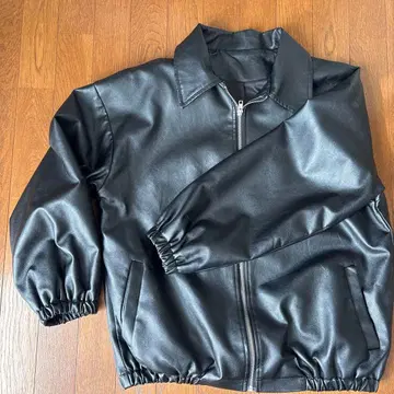 블랙 합성 피혁 박스 실루엣 자켓