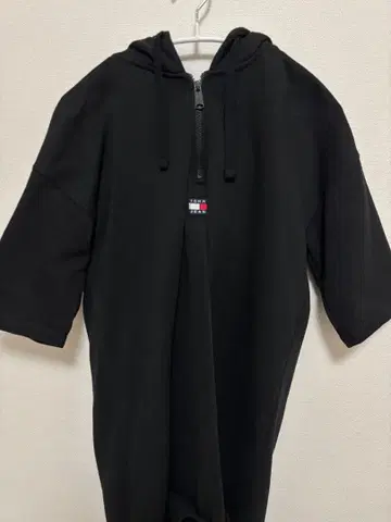 타미힐피거 두꺼운 원단 반팔 후드티 블랙