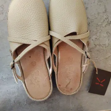 koos 가죽 크로스 스트랩 로퍼