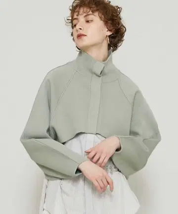 Ameri 라운드 숏 니트 그린 숏 기장