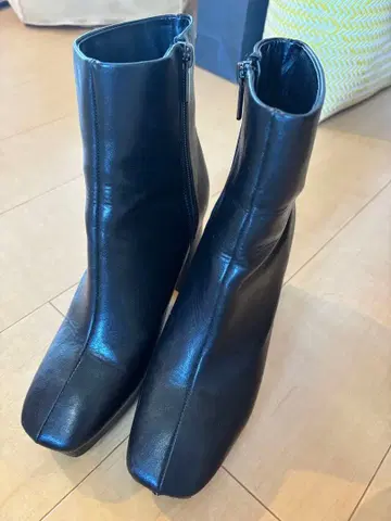 블랙 가죽 숏부츠