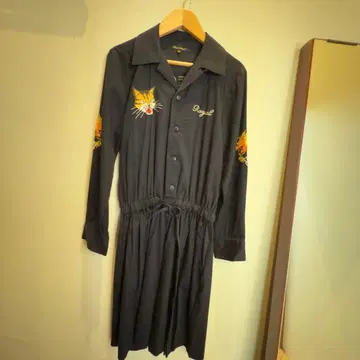 Royal Pussy 베트남 자수 올인원 네이비 사이즈 1