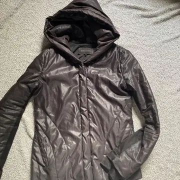 BCBGMAXAZRIA 블랙 다운 자켓 M