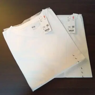 유니클로 릴랙스 핏 V넥 티셔츠 반팔 L 사이즈 면 100 남성용