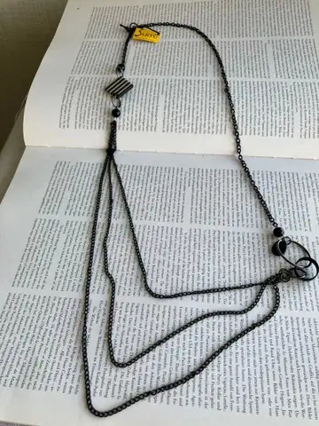 이탈리아제 로마점의 블랙 화이트 스트라이프 무늬 비대칭 롱 목걸이 새상품