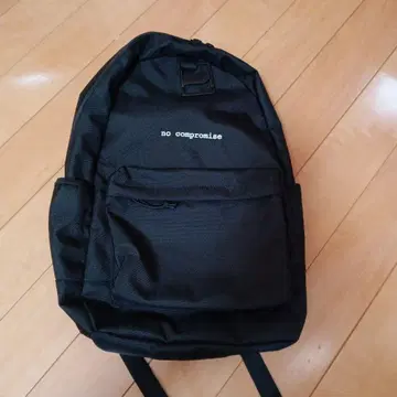 NEW ERA 블랙 백팩