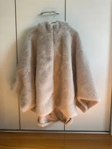 PRIORITY 후드 부착 베이지 판초