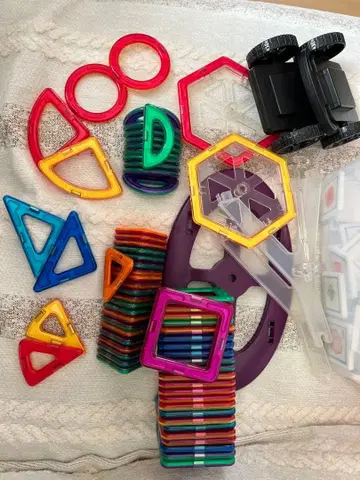 블록 부품 세트와 조립 카드 컬러풀한 블록 부품 세트