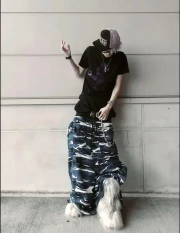 Trvo BLUE CAMO FUR POCKET SWEAT PANTS