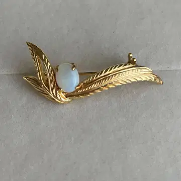 오팔 골드 컬러 브로치