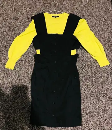 릴리 브라운 LiryBrown 사이드 컷 아웃 원피스