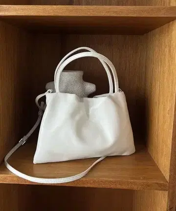 CAPRICIEUX LE MAGE 개더 소프트 백