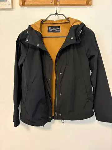 URBAN RESEARCH 서니 라벨 마운틴 후드티